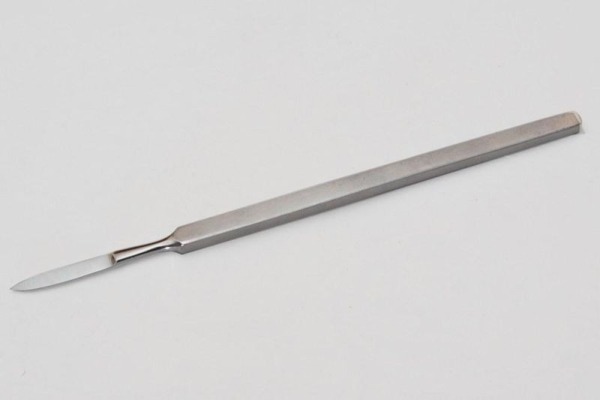 Скальпель глазной остроконечный, средний 140мм Со-3 П